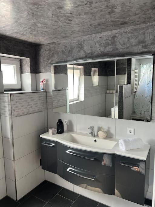 Gesamte Wohnung Mit Parkplatz Halstenbek Extérieur photo